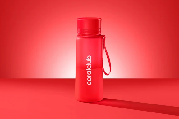 Пластиковая бутылка coralclub, красная